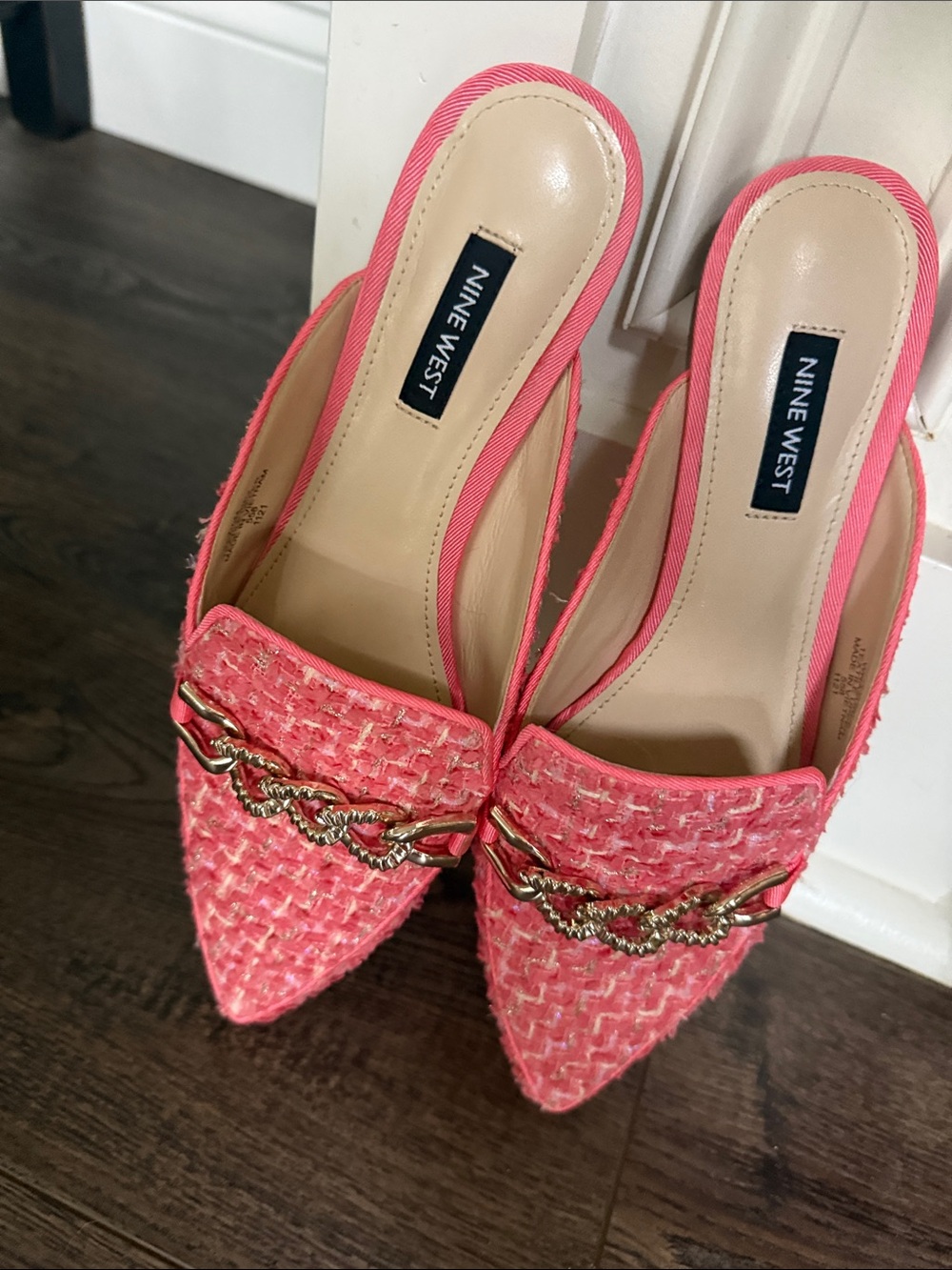 Nine West Pink Tweed Pointed Mules with Gold Chain Detail 7.5 - Picture 10 of 11